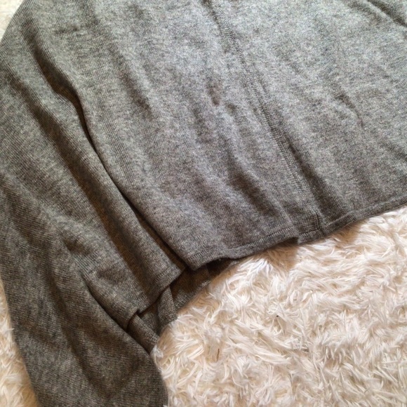 Elegant Gray Women's Poncho - Picture 9 of 15